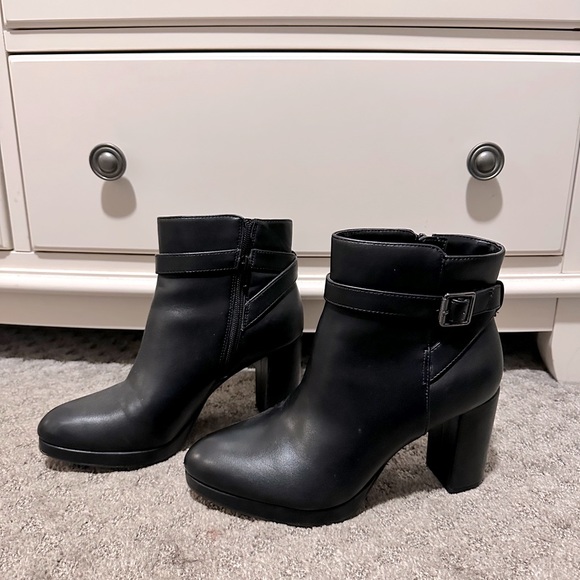 Black Buckle Kelly & Katie Booties with Zippers - Picture 1 of 7